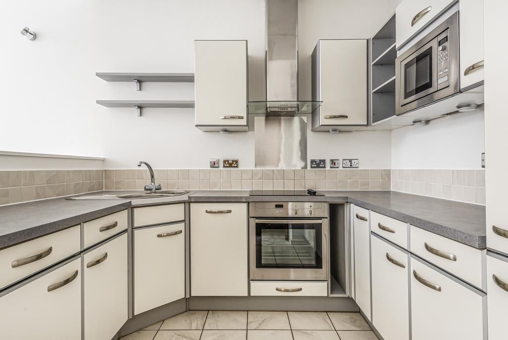 Property photo 3 of 10 Kitchen