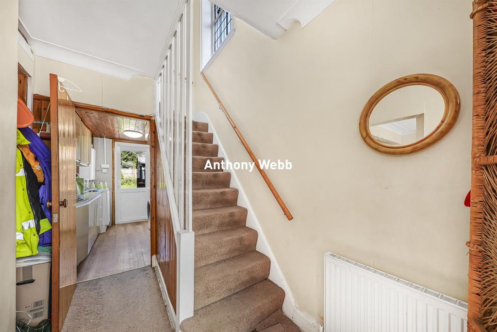 Property photo 3 of 18 Hallway