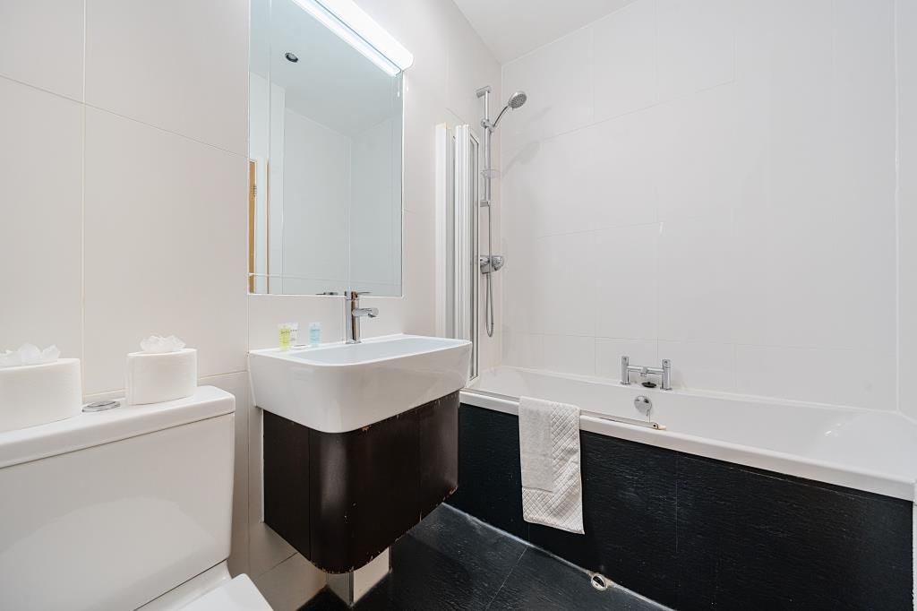 Property photo 3 of 20 Bathroom