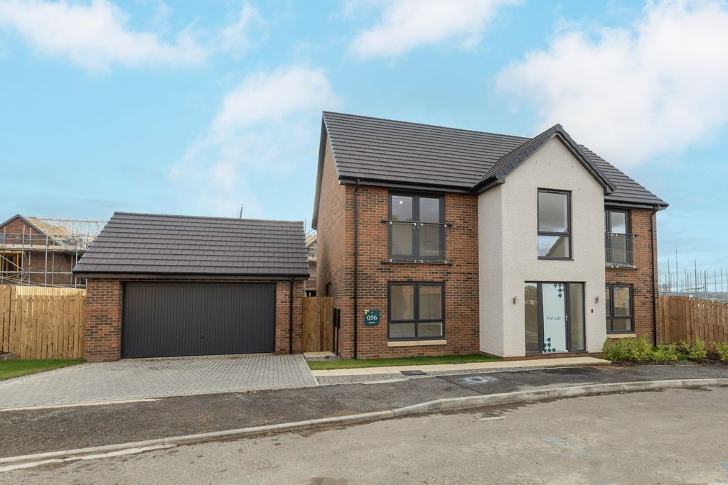 Property photo 2 of 21