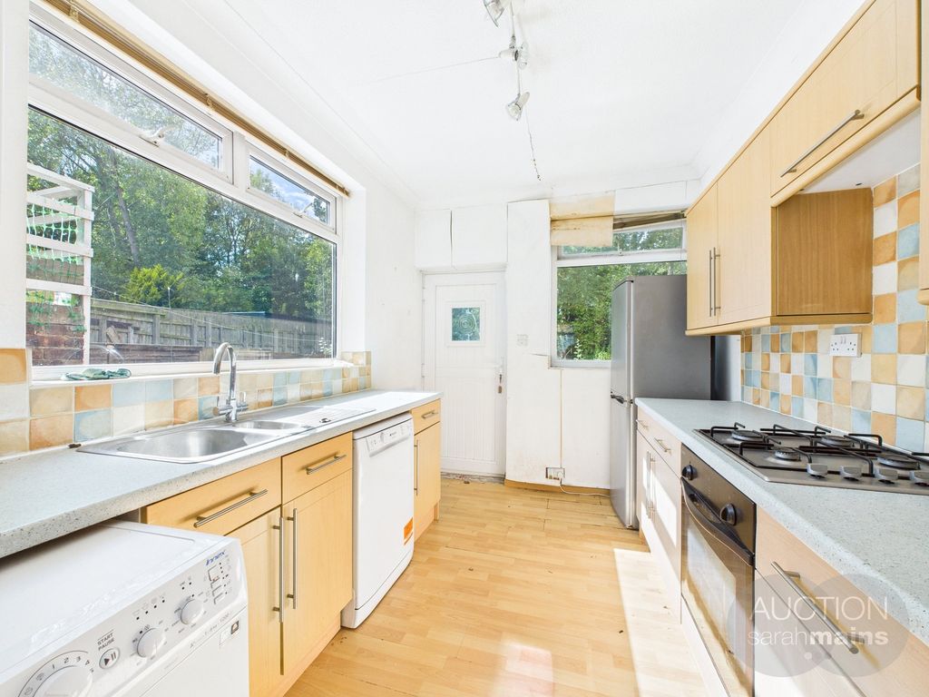 Property photo 2 of 8 Kitchen