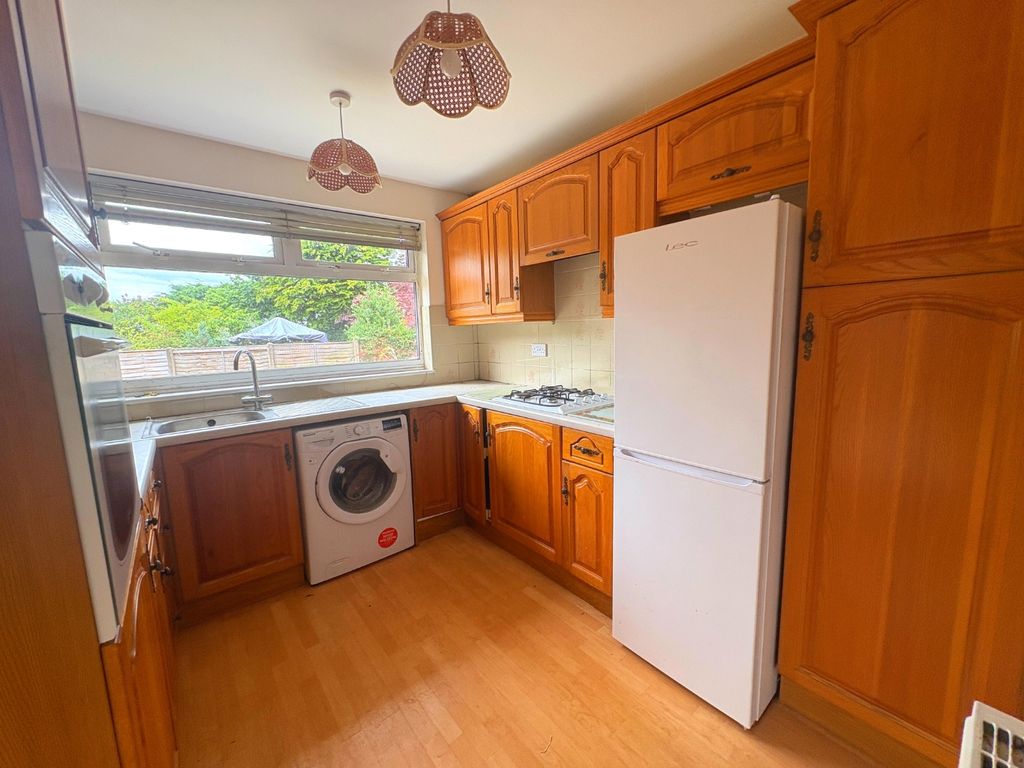 Property photo 3 of 10 Kitchen