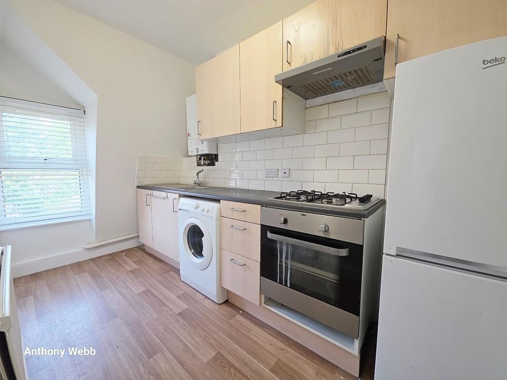 Property photo 2 of 9 Kitchen
