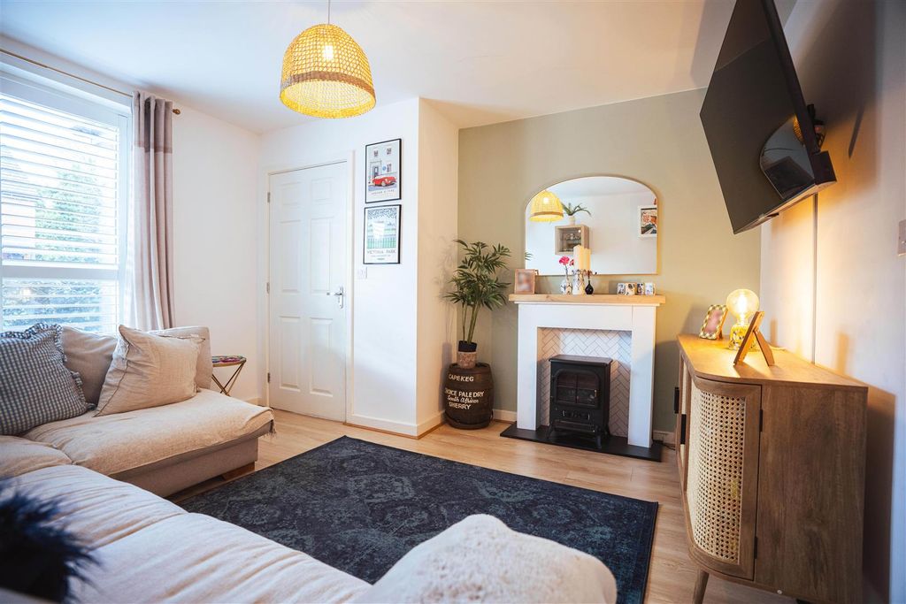 Property photo 3 of 14 14_Renshaw-14.Jpg