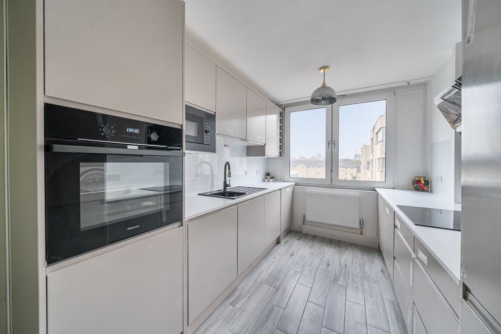 Property photo 2 of 21 Picture No. 18