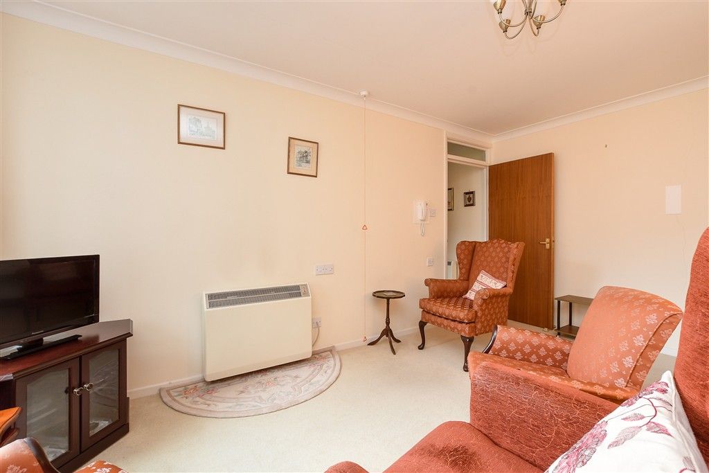 Property photo 1 of 12 Lounge