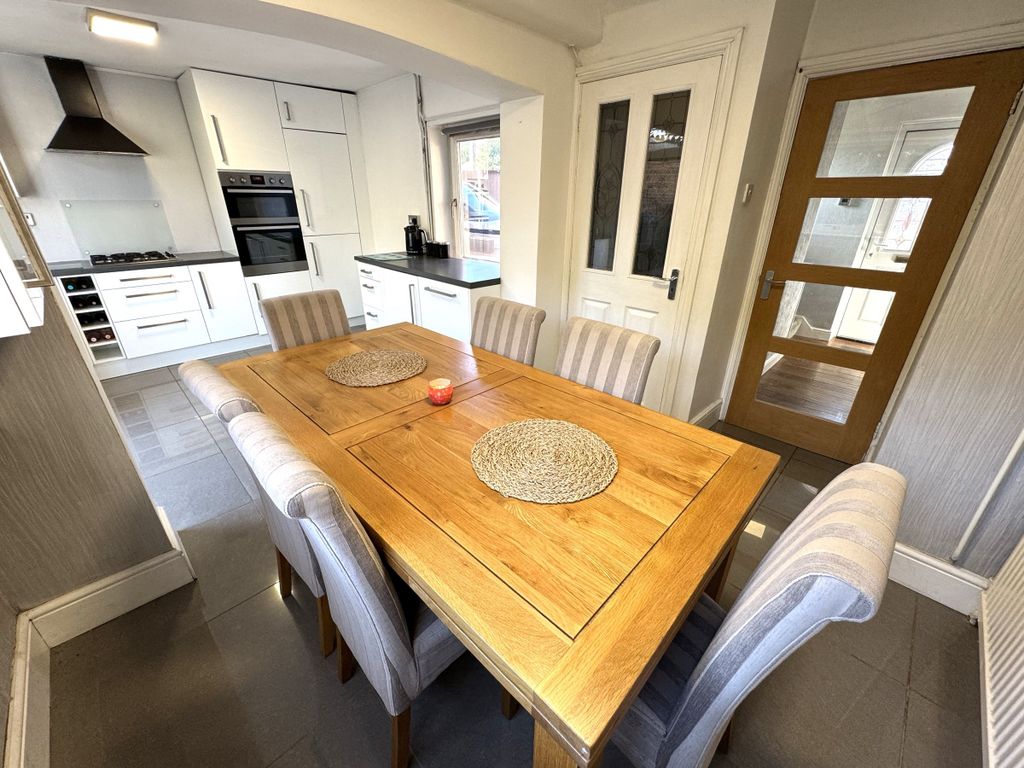 Property photo 3 of 28