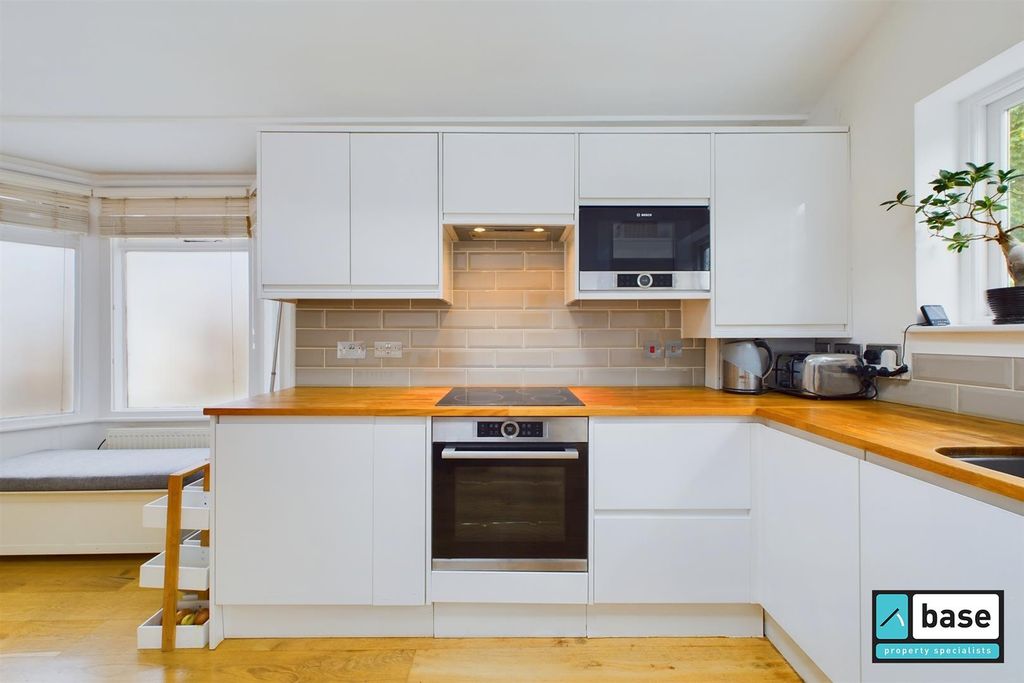 Property photo 3 of 22 Kitchen