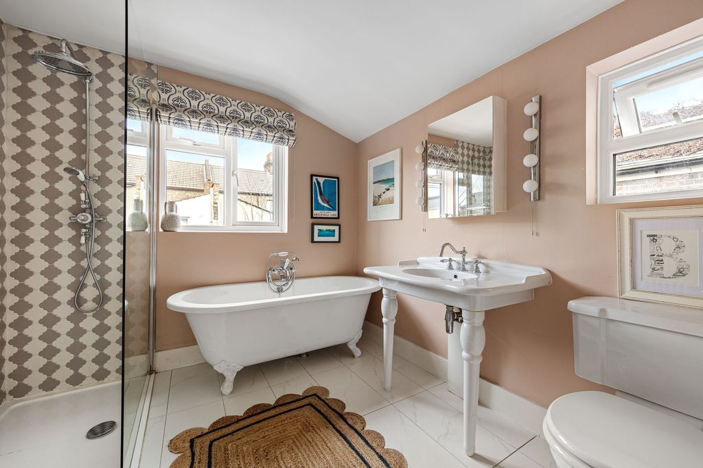 Property photo 3 of 19