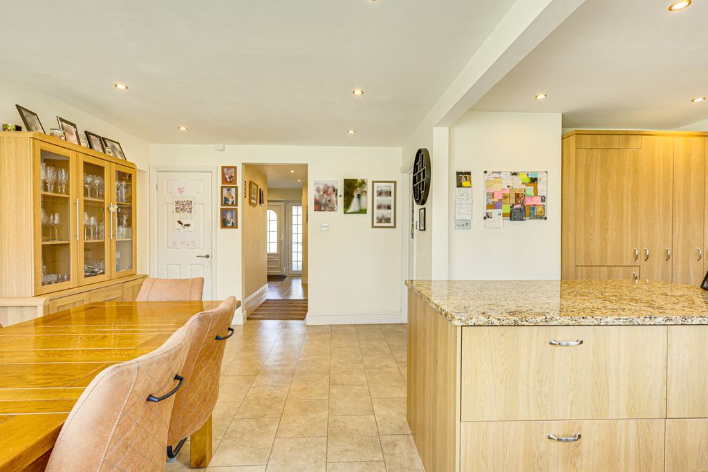 Additional image 10 of 6 bed detached house for saleChestwood Close, Billericay CM12
