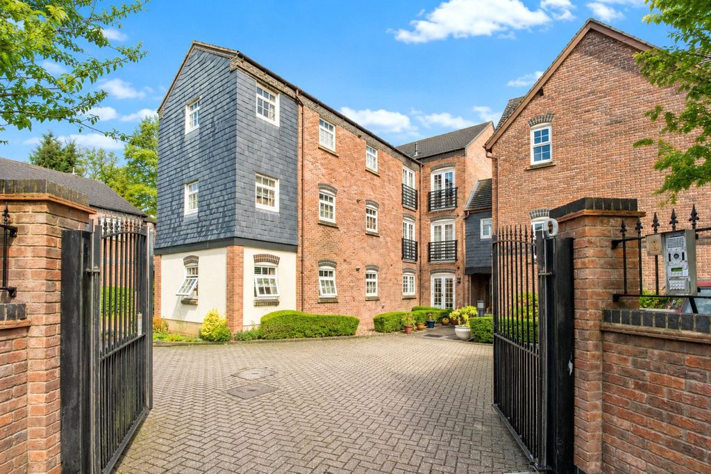 Property photo 1 of 19 Gates