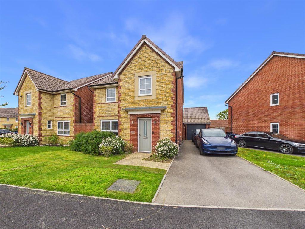 Property photo 1 of 17 Front Aspect