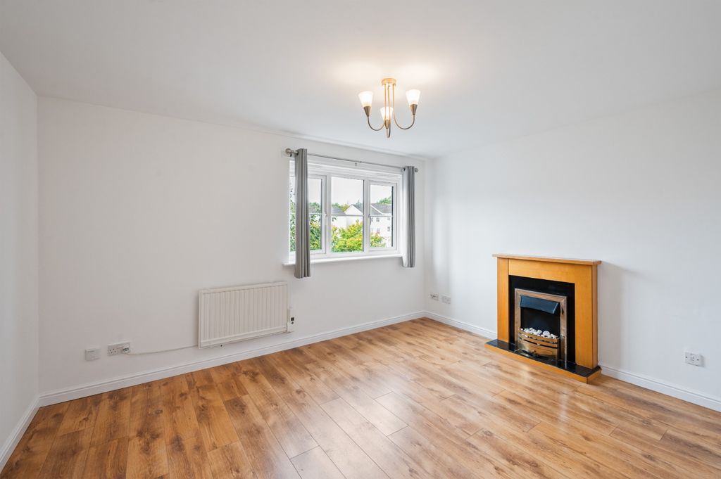 Property photo 2 of 16 5567381