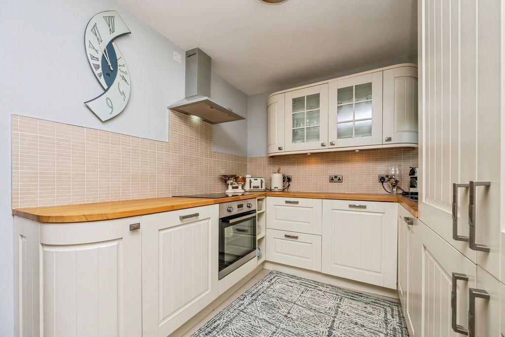 Property photo 2 of 16 Kitchen