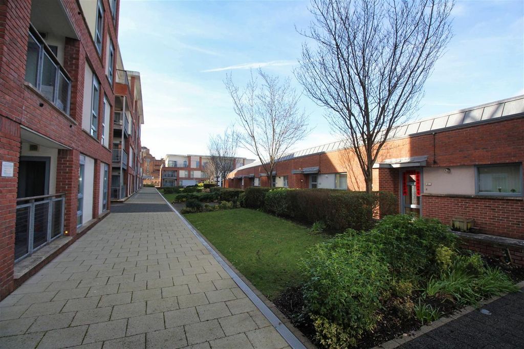 Property photo 2 of 8