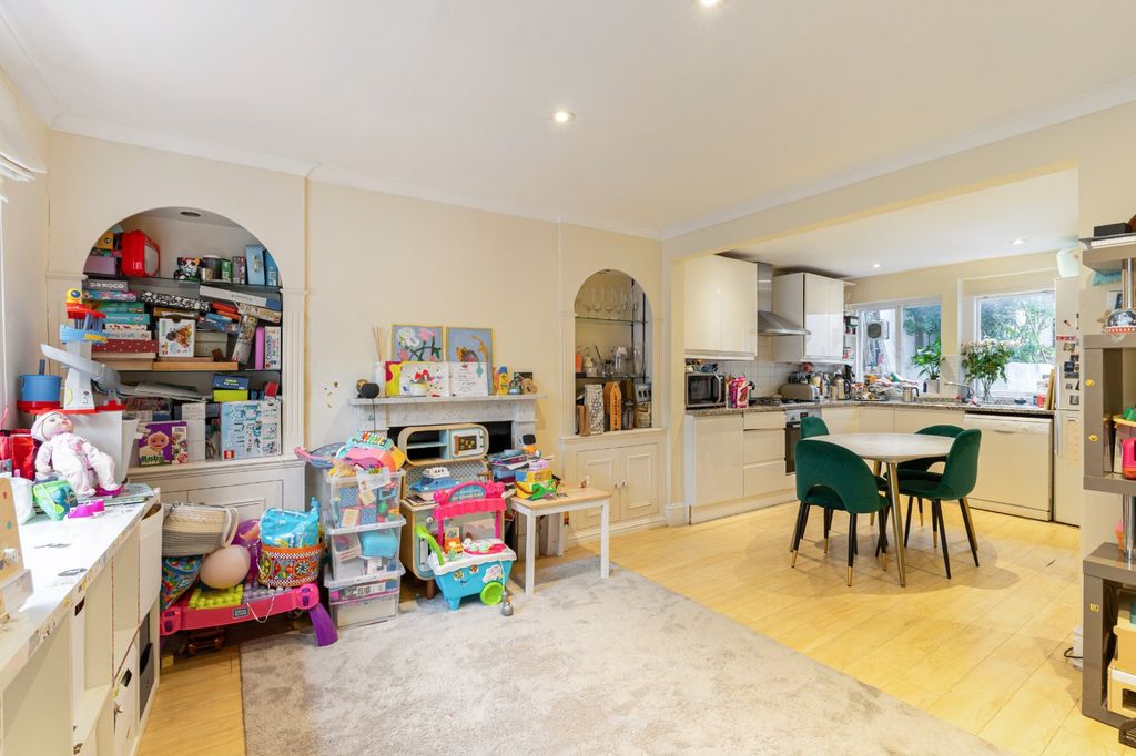 Property photo 2 of 15 Picture No. 14