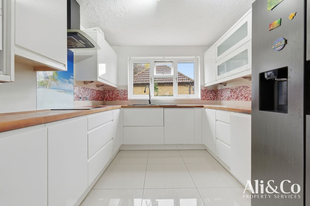 Property photo 3 of 25