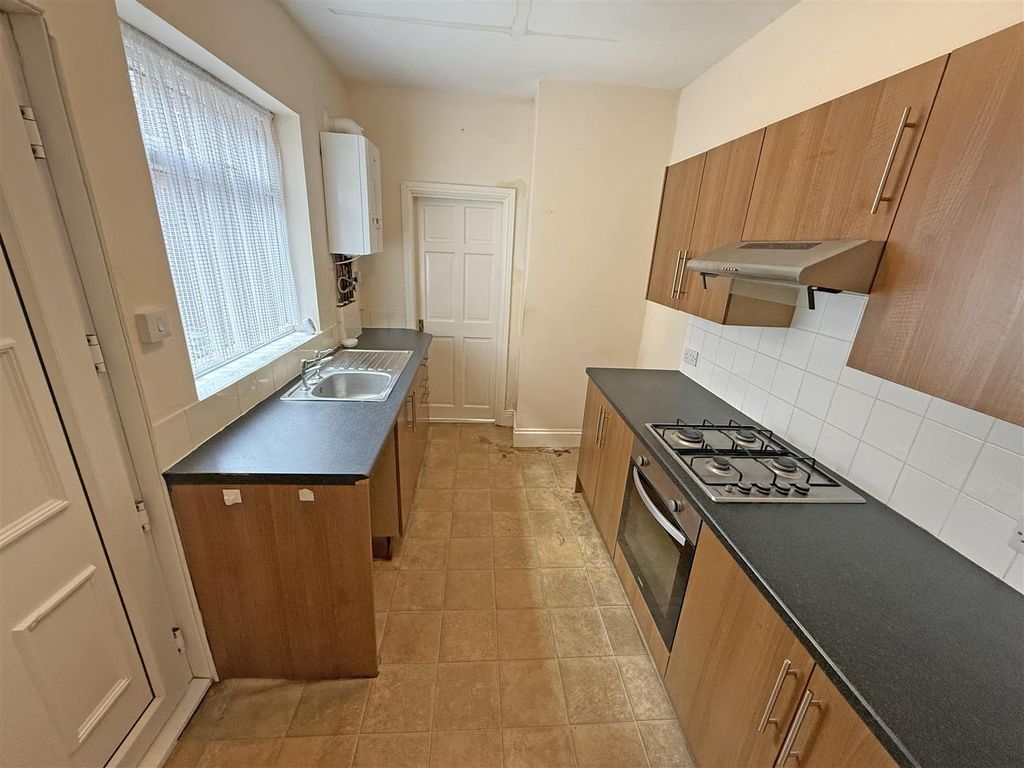 Property photo 3 of 7 Kitchen.Jpg
