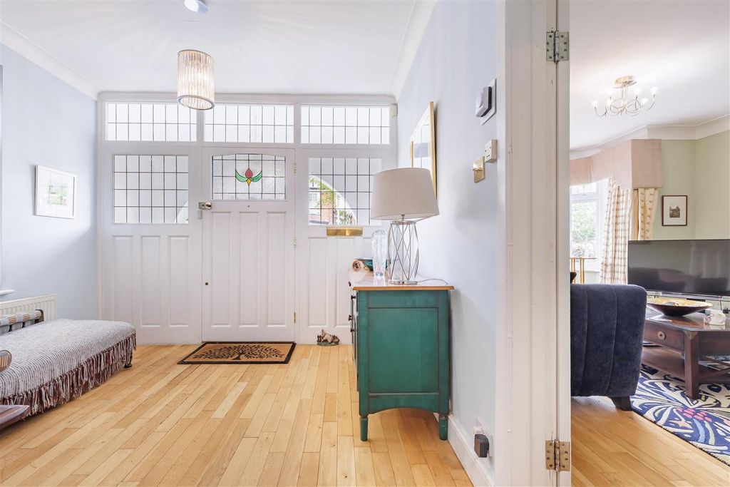 Property photo 2 of 40 11 Queens Ave (2).Jpg