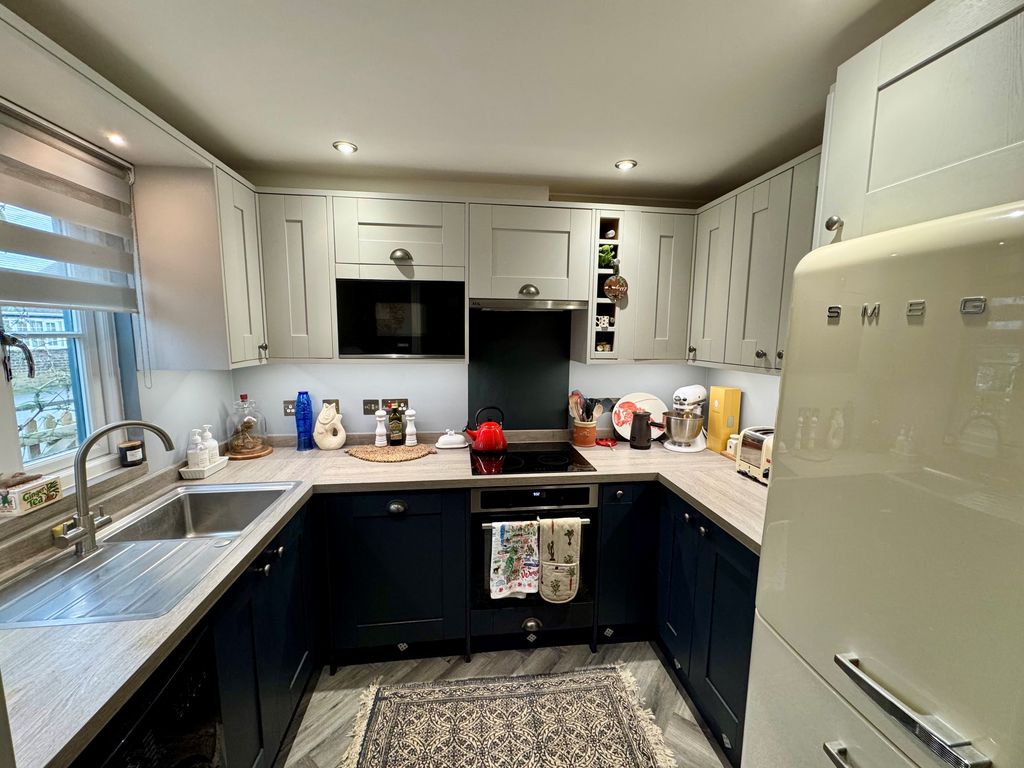 Property photo 2 of 17 Image