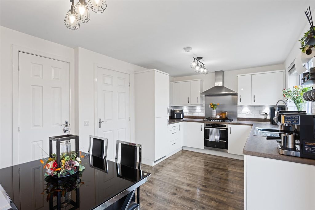 Property photo 3 of 35 5.Jpg