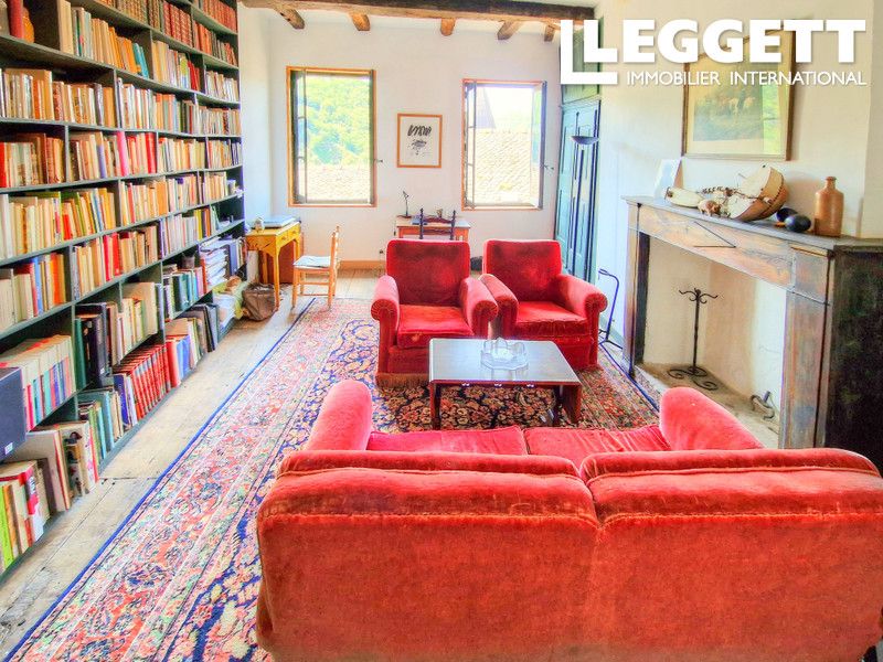 Property photo 2 of 10