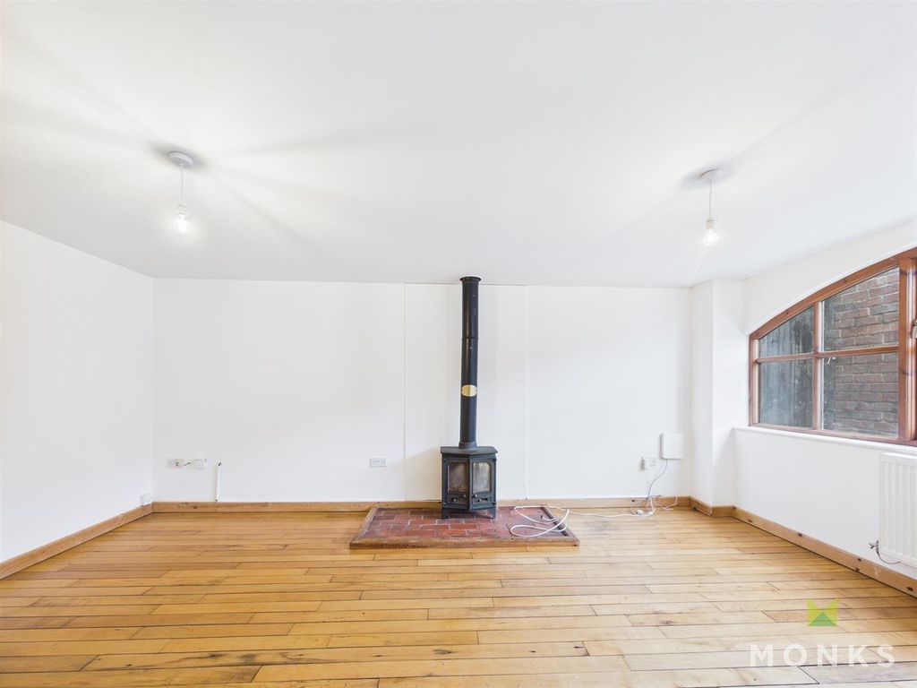 Property photo 3 of 13 Cam01348G0-Pr0730-Still001.Jpg
