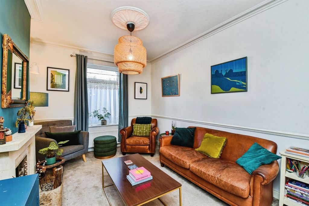 Property photo 2 of 17