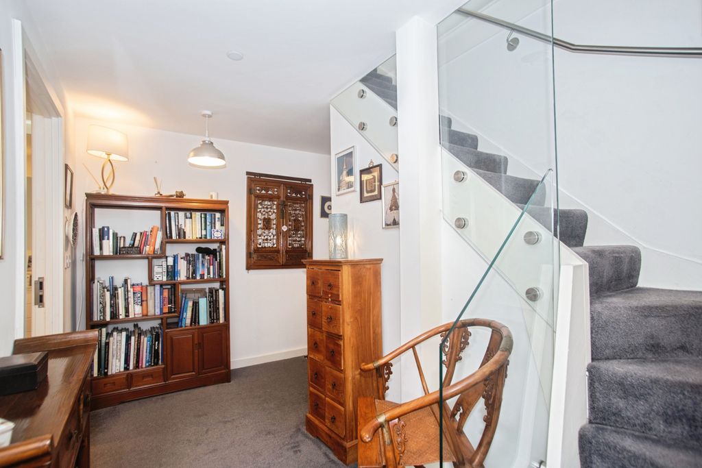 Property photo 2 of 13 Entrance Hall