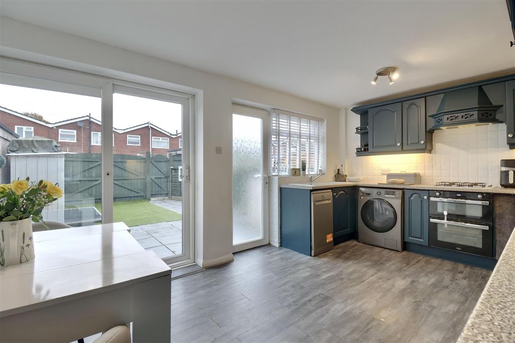 Property photo 2 of 13 6E9E0700-6991-4B33-A120-1C501D875975_1_201_A.Jpeg