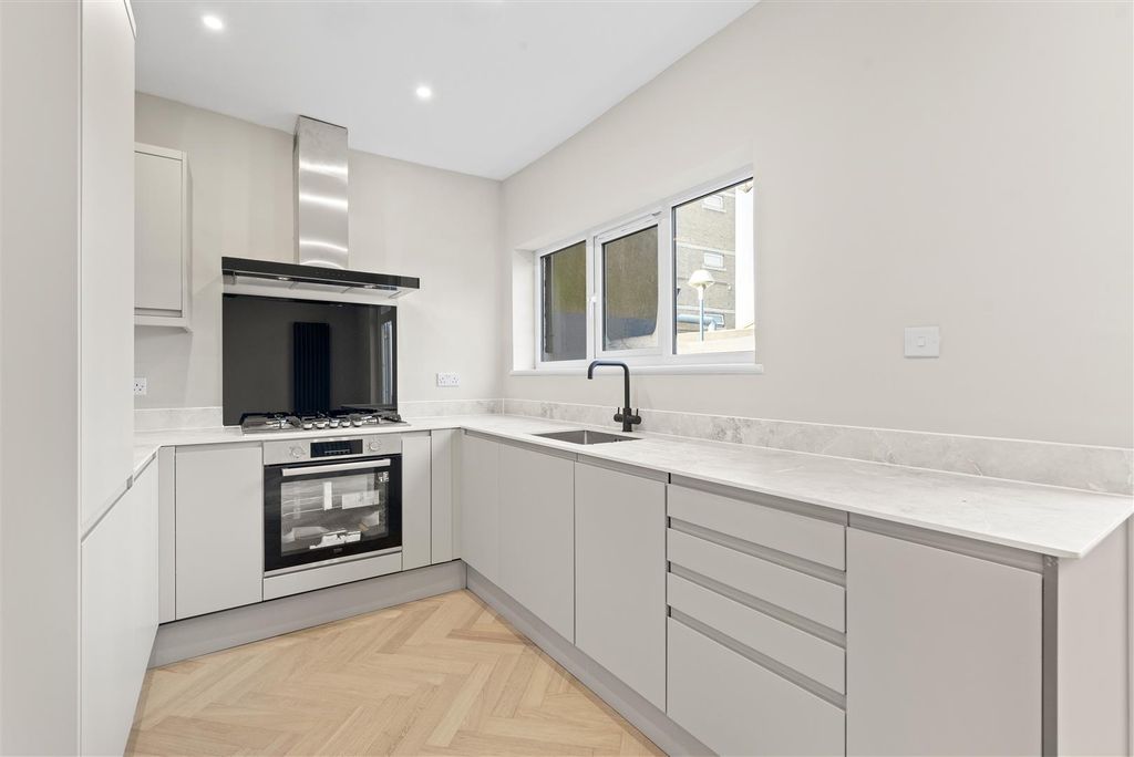 Property photo 2 of 25 2