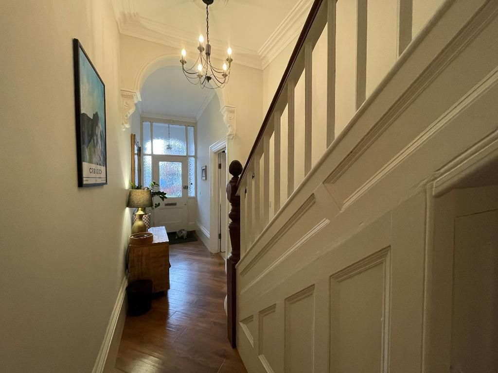 Property photo 3 of 29 Ent Hall 1