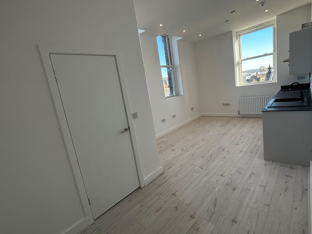 Property photo 3 of 5