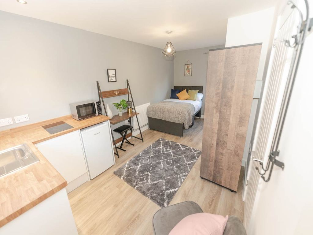 Property photo 1 of 2 Studio