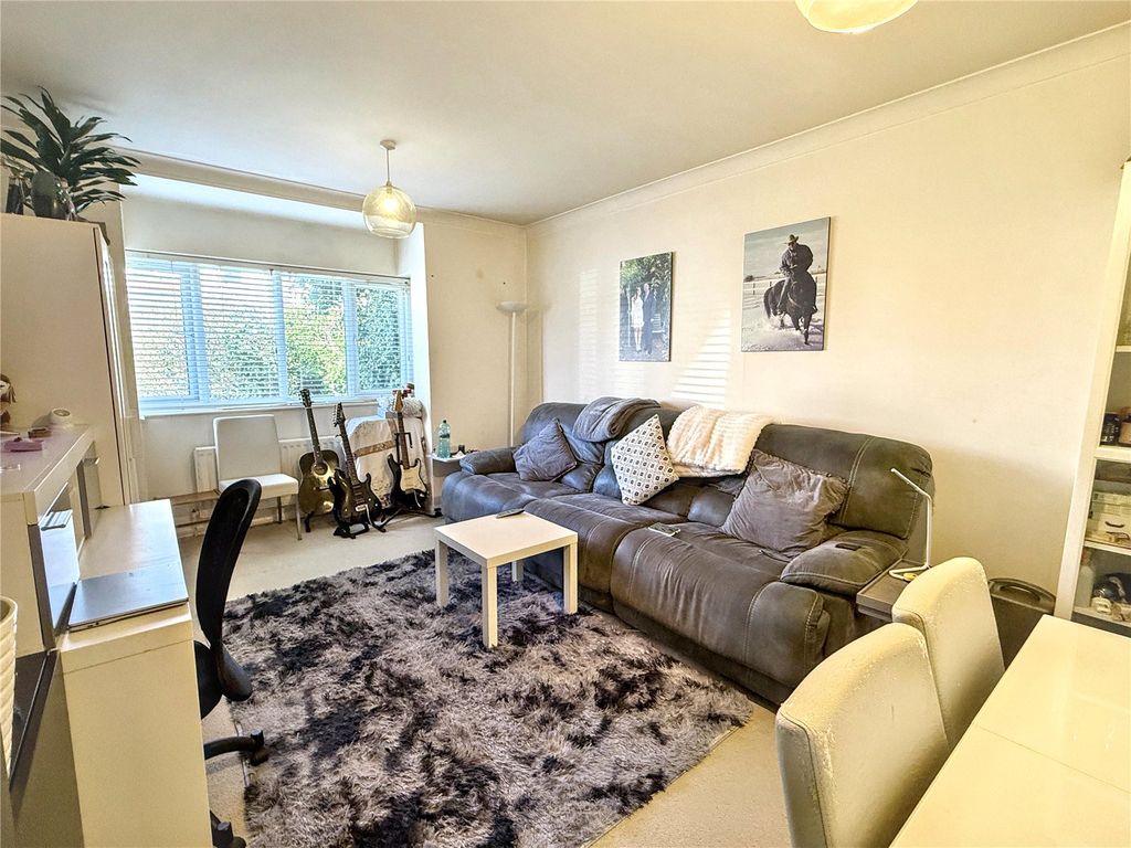 Property photo 2 of 11 Picture No. 15