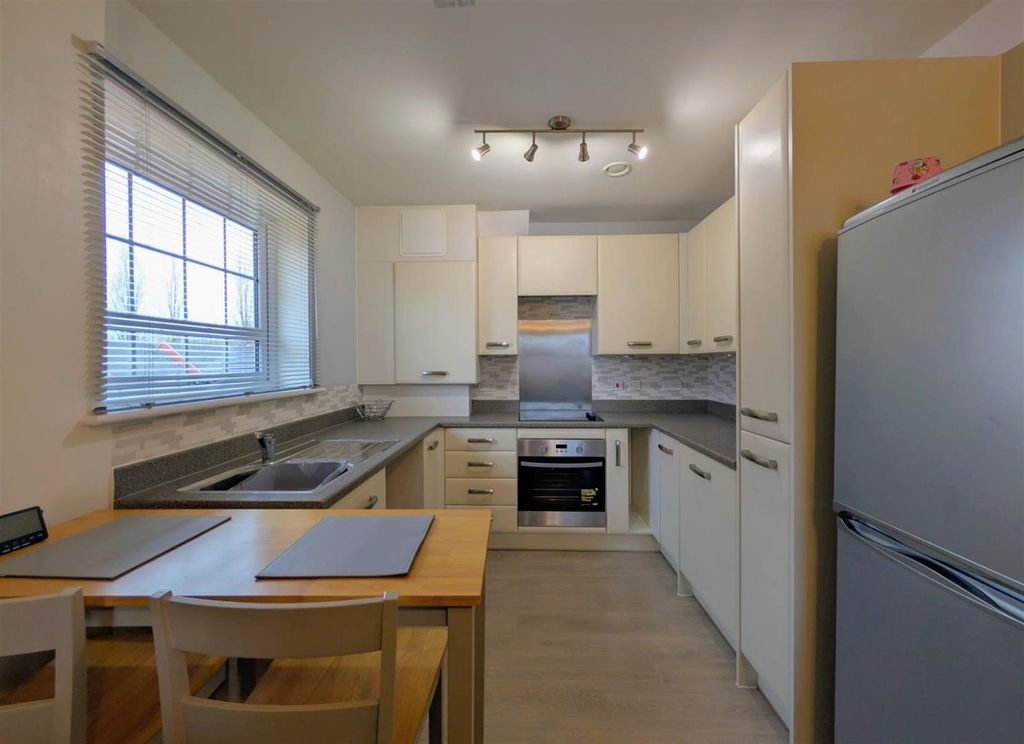 Property photo 2 of 14