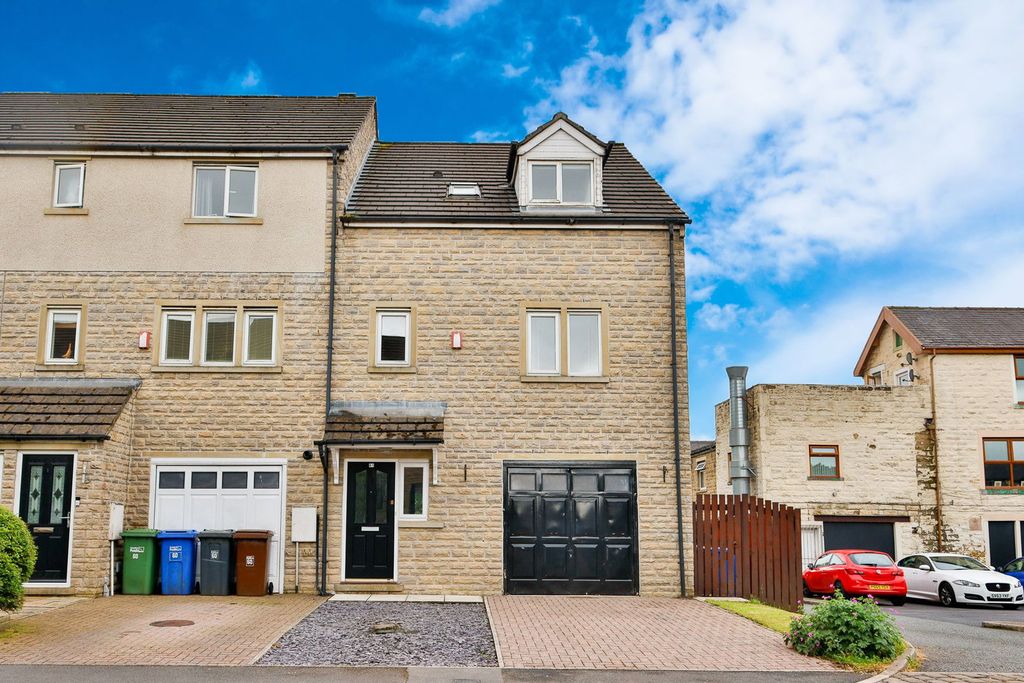 Property photo 2 of 31