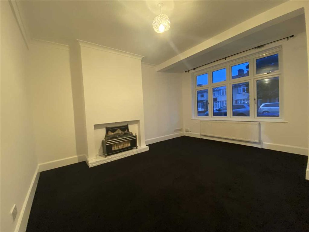 Property photo 3 of 7 Lounge