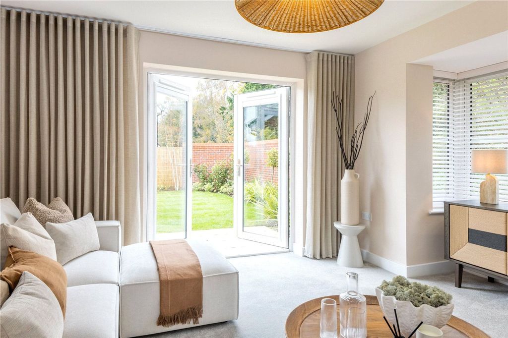 Property photo 2 of 16 Show Home