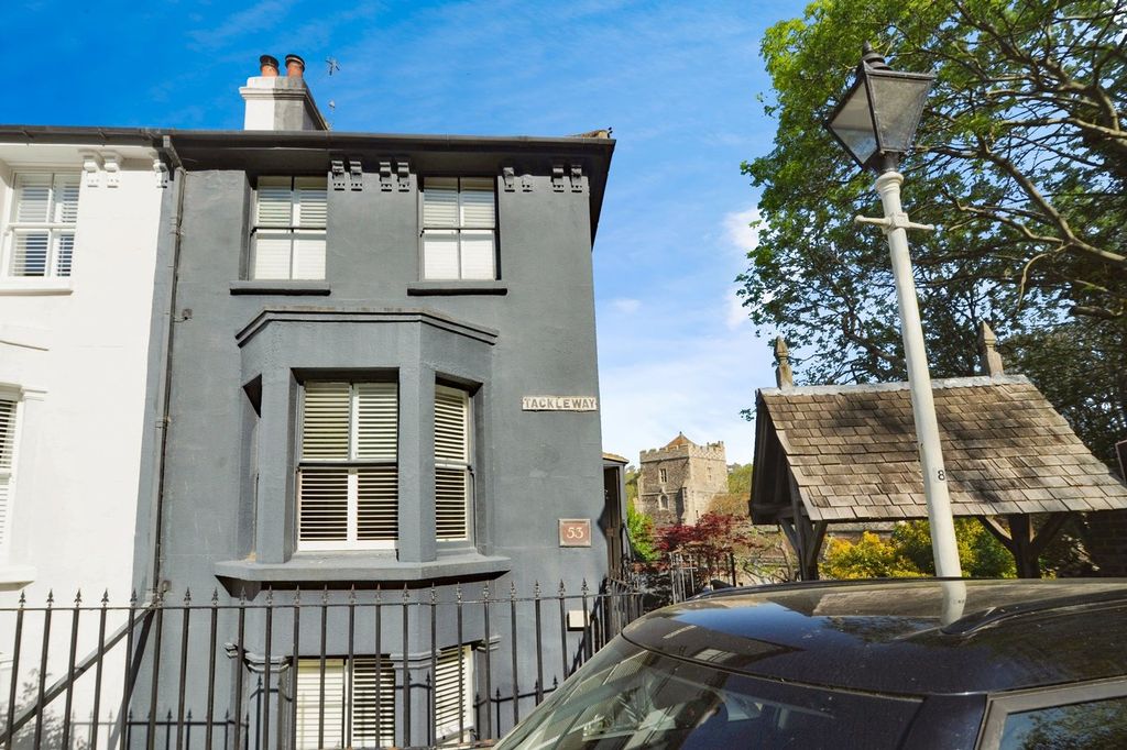 Property photo 1 of 31