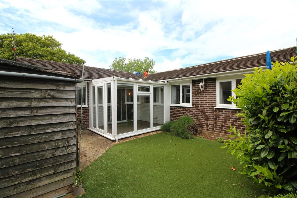 Property photo 3 of 11 Garden 1 .Jpg