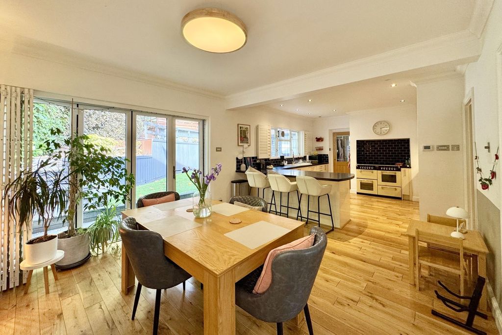 Property photo 2 of 27