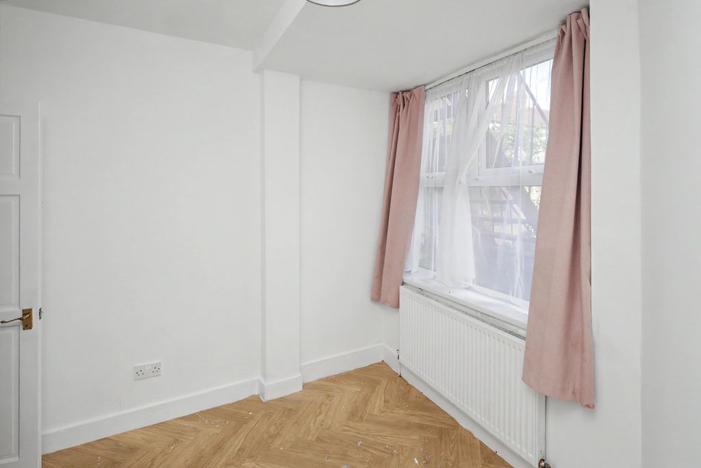 Property photo 2 of 16 Ground Floor Flat, 333 Church Road, Manor Park, London E12 6Ht