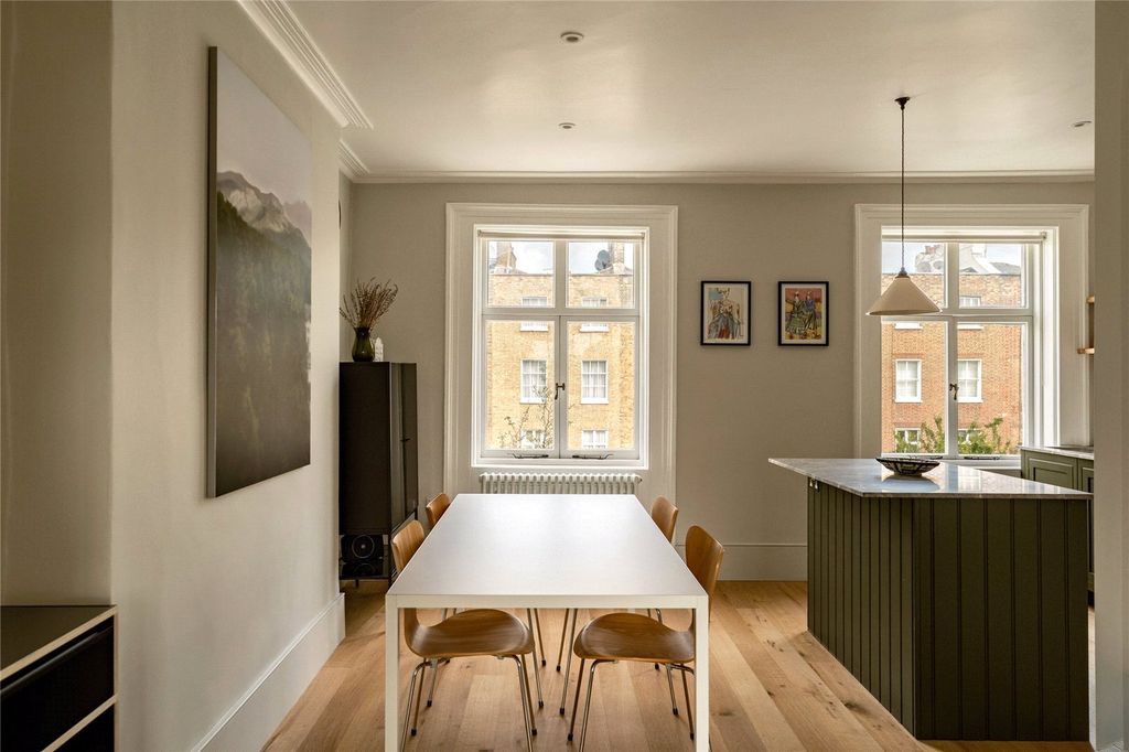 Property photo 2 of 10 Kitchen