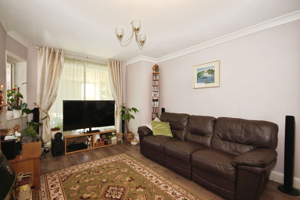 Property photo 3 of 16 Photo