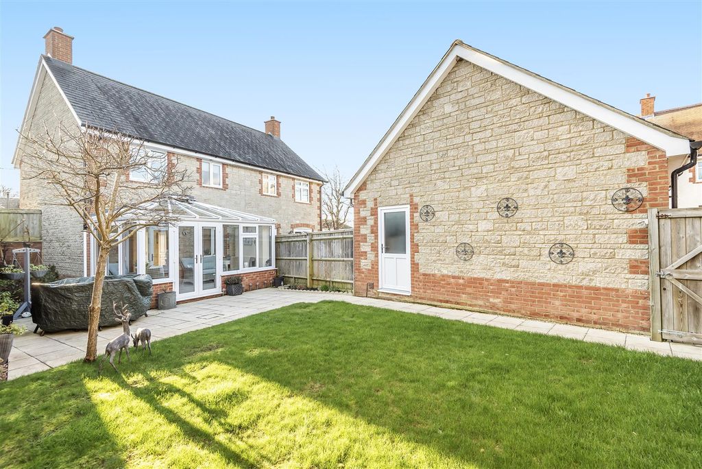Property photo 2 of 12
