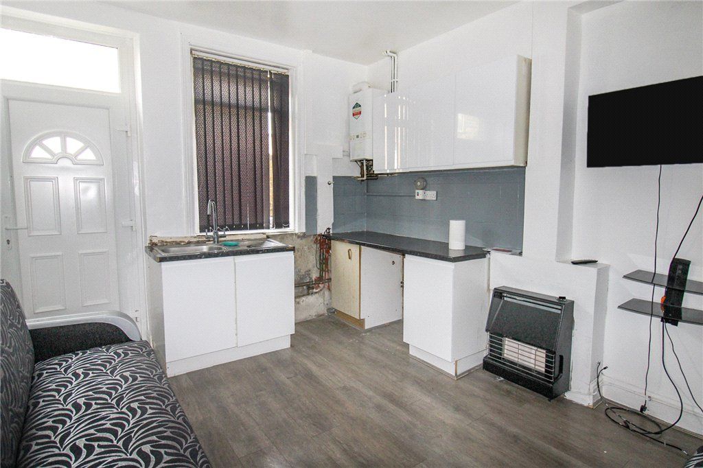 Property photo 3 of 7 Kitchen