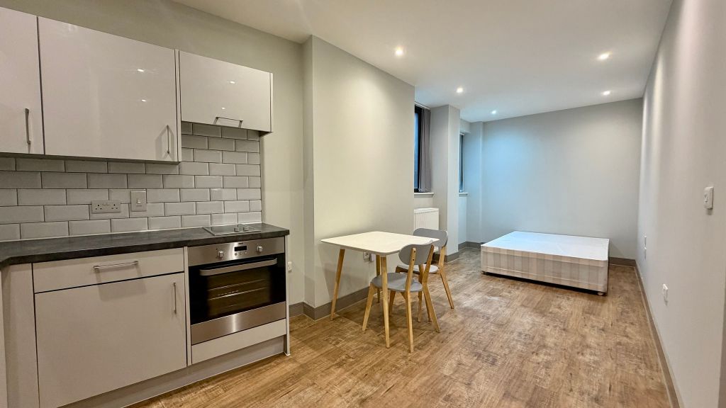 Property photo 1 of 13 Bedroom