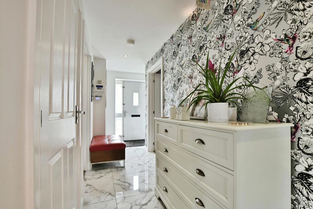 Property photo 2 of 25 Pbox-Img.Jpg