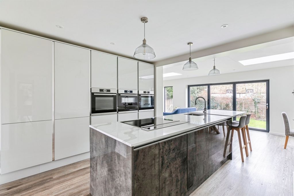 Property photo 2 of 26